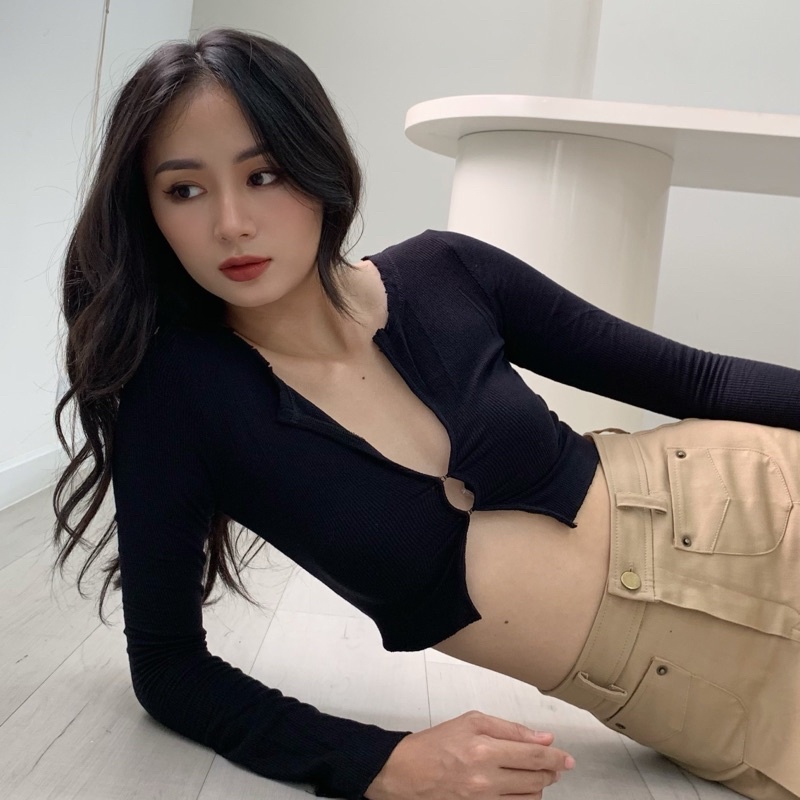 Áo croptop tay dài xẻ tay | FLARE TOP