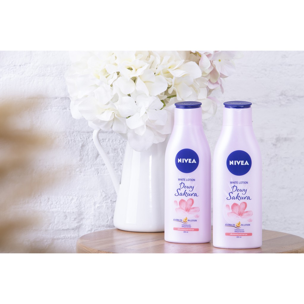 Sữa Dưỡng Thể Dưỡng Sáng Da Hương Hoa Anh Đào Nivea White Lotion Dewy Sakura