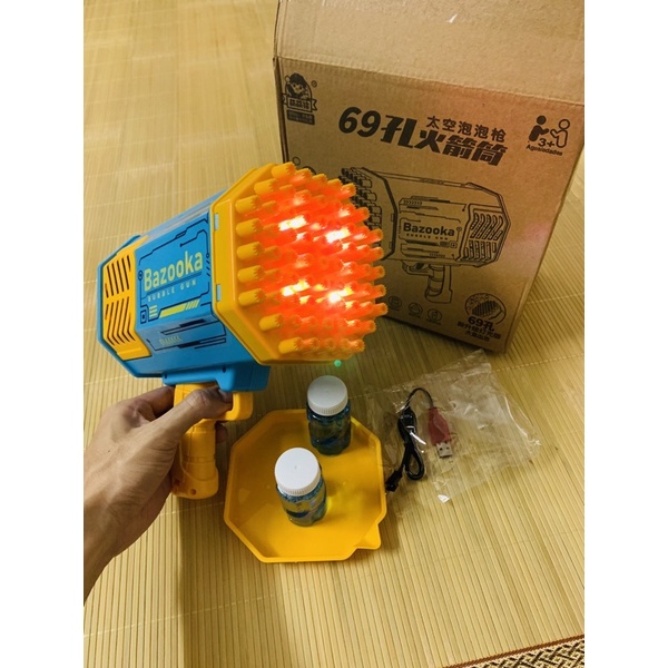 Súng Bắn Bong Bóng Xà Phòng 69 Nòng BAZOKA Tặng 2 lọ Nước Xà Phòng dùng pin sạc kích thước 24x24x14cm