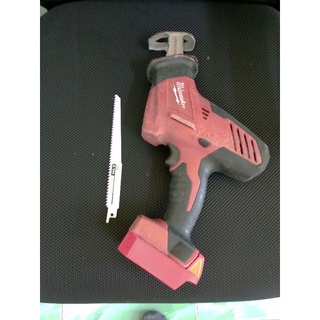Cưa kiếm Milwaukee 18v + đế chuyển pin Makita rời