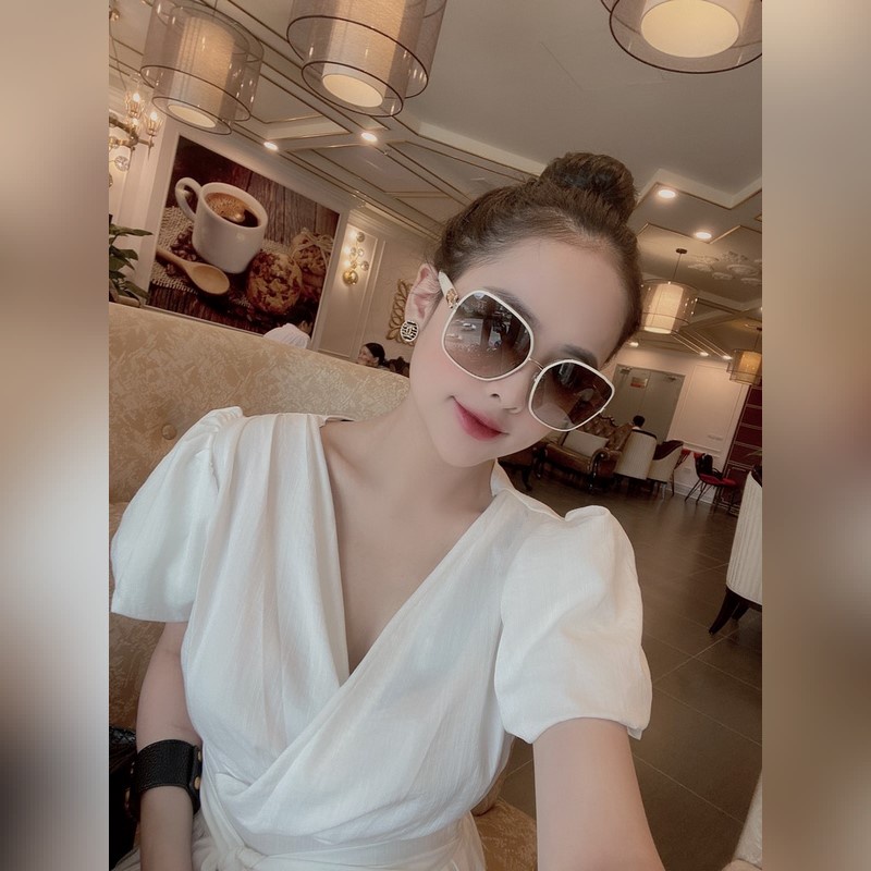 Kính Mát Salvatore Ferragamo SF150S 721 Light Gold viền gọng trắng