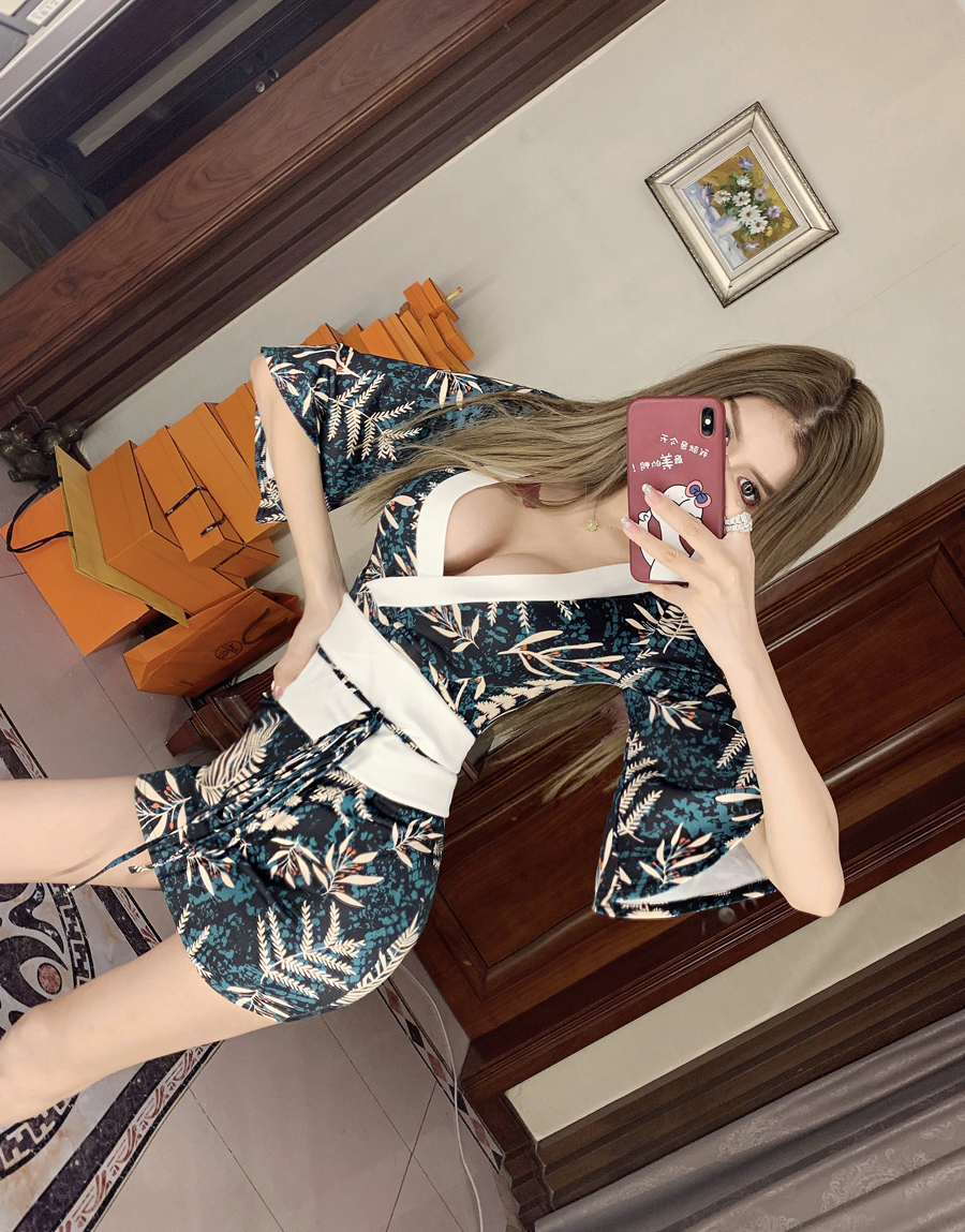 Áo Kimono Cách Điệu Tay Loe Cổ Chữ V Gợi Cảm Hợp Thời Trang 2019