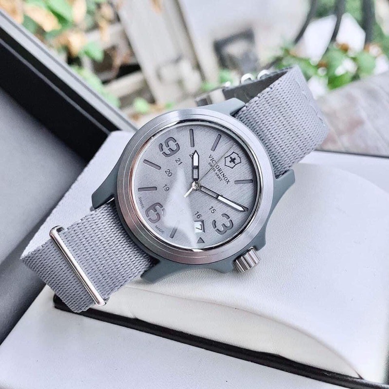 Đồng Hồ Nam Dây Vải Victorinox Swiss Army 241515