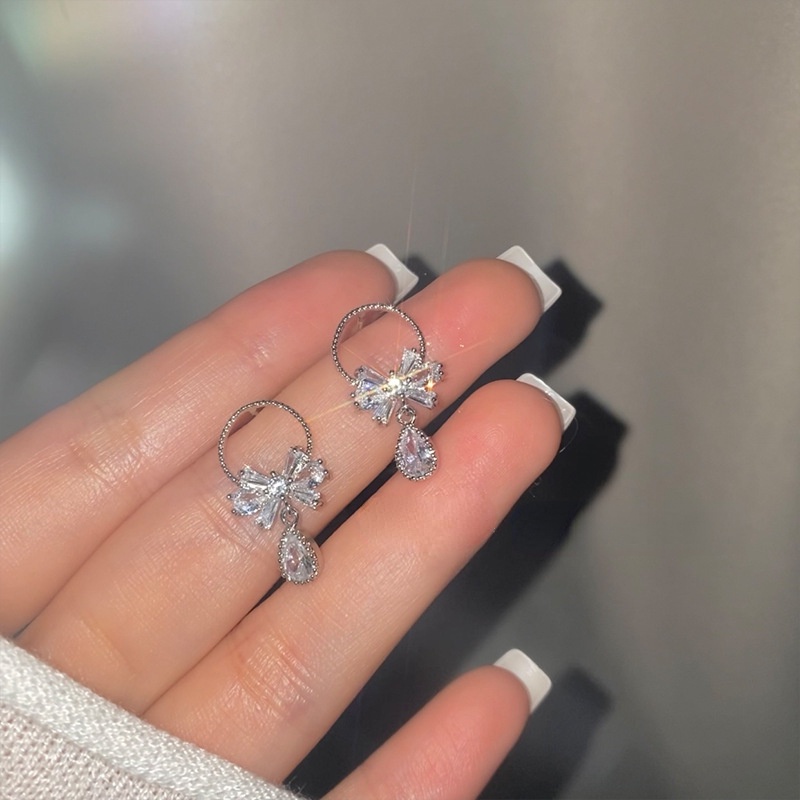 Bông Tai Đính Đá Kim Cương Thời Trang Sang Trọng