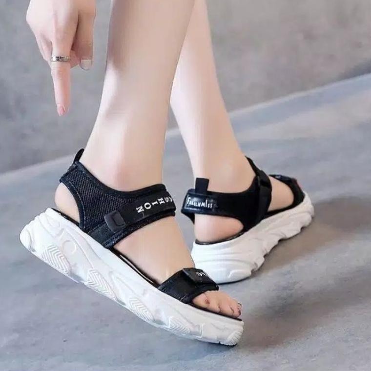 Giày sandal leo núi bền bỉ thời trang cho nữ BG 828