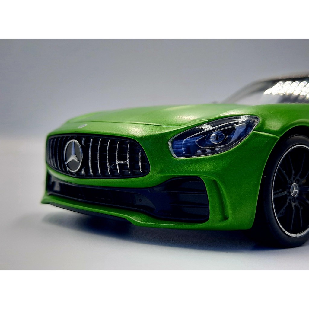 Xe Mô Hình Mercedes - AMG GT R 1:24 Welly ( Xanh Chuối )