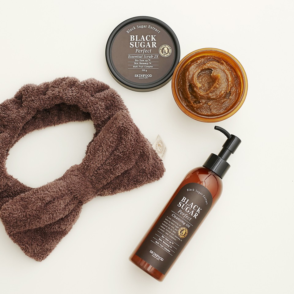 Tẩy trang dạng dầu Skinfood Black Sugar Perfect Cleansing Oil 200ml | BigBuy360 - bigbuy360.vn