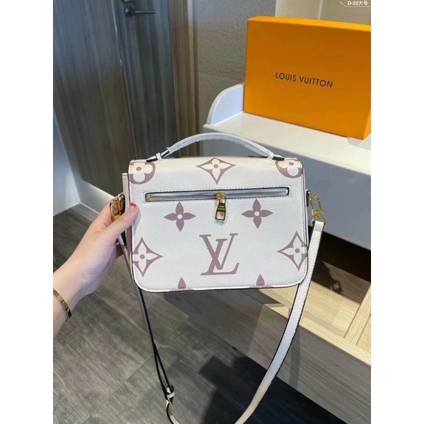 Túi pochette LV