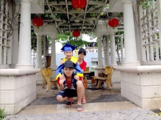 Áo cử nhân mầm non kèm mũ