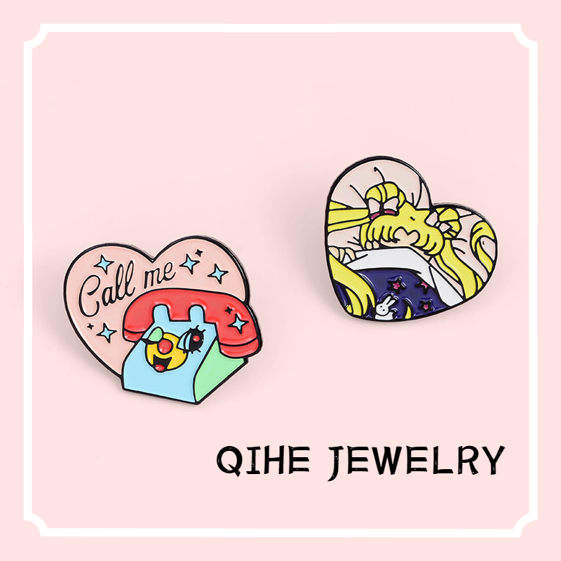Ghim cài áo QIHE JEWELRY tráng men hoạt hình anime thủy thủ mặt trăng 2 kiểu làm quà tặng