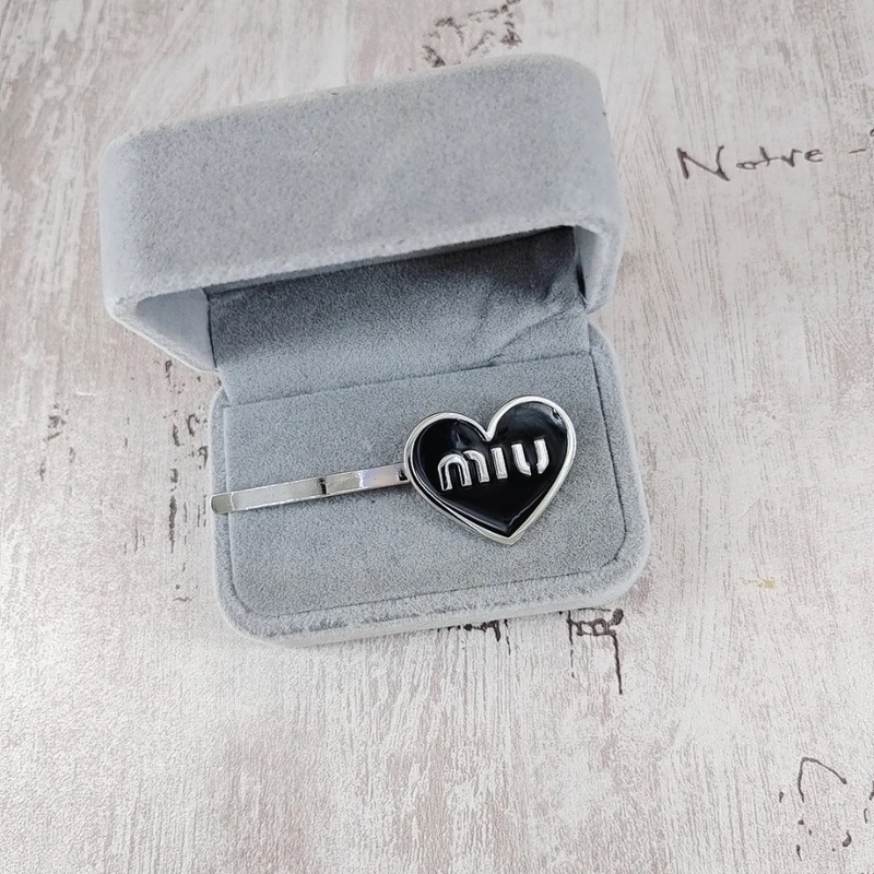 Kẹp tóc mái hình trái tim in chữ đơn giản thời trang