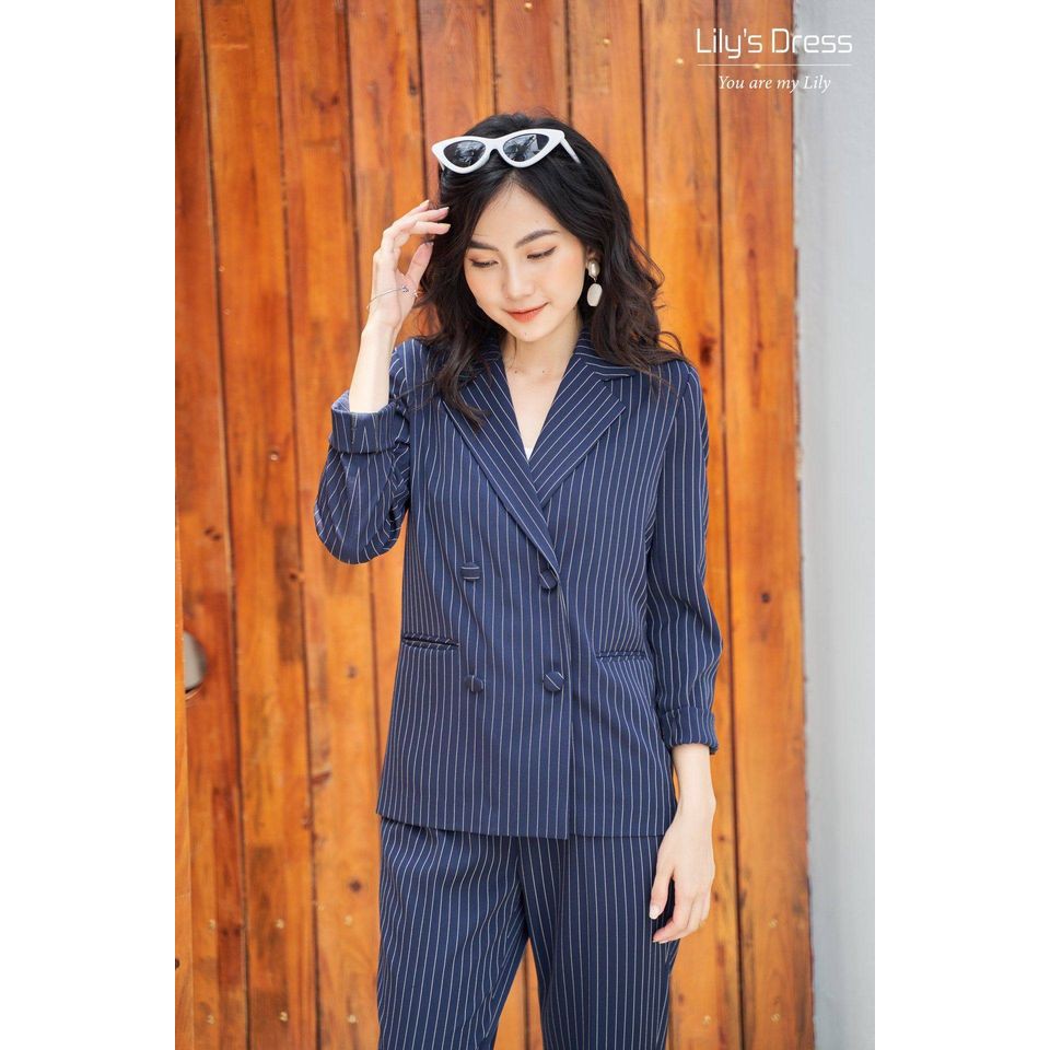 Set Blazer Kẻ Xanh Navy 4 cúc dáng ngắn + quần âu by Lilie | BigBuy360 - bigbuy360.vn