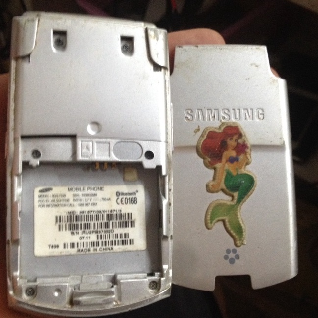 Xác SAMSUNG gập k pin,màn ngoài mất đèn,màn trong k lên,k test gì,bán xác ae lấy linh kiện,làm gì làm