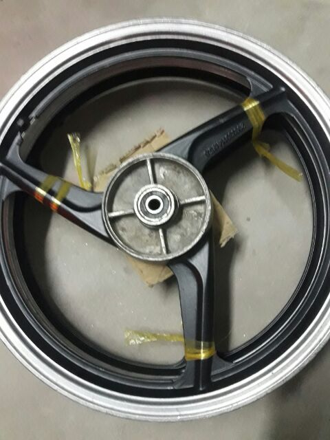 Mâm 3 cây đặc,rã xe.Còn nguyên xi.có trầy.có 2 màu trắng và đen