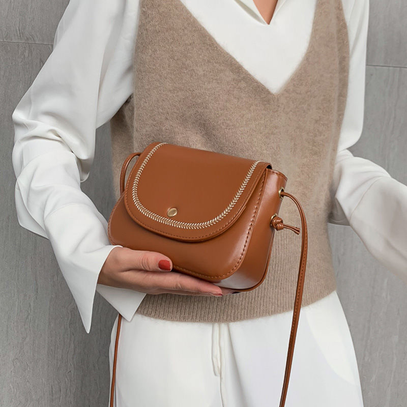 Túi đeo chéo kiểu dáng đơn giản trẻ trung xinh xắn cho nữ | BigBuy360 - bigbuy360.vn