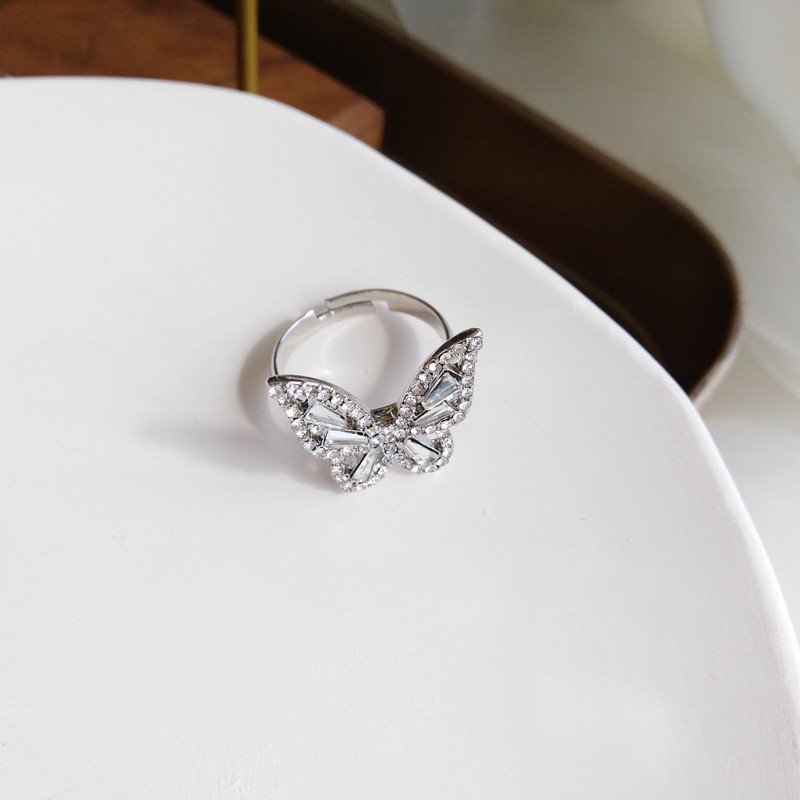 Three-dimensional design ring temperament butterfly hollow diamond ring