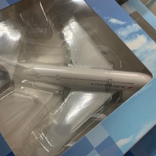 Máy bay Thái Lan 20 cm có bánh xe