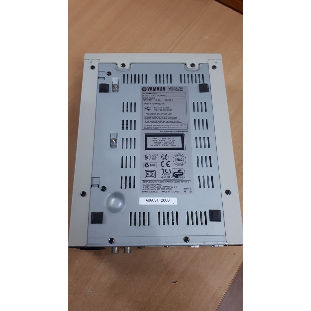 Ổ ghi CD Yamaha CRW8824IX