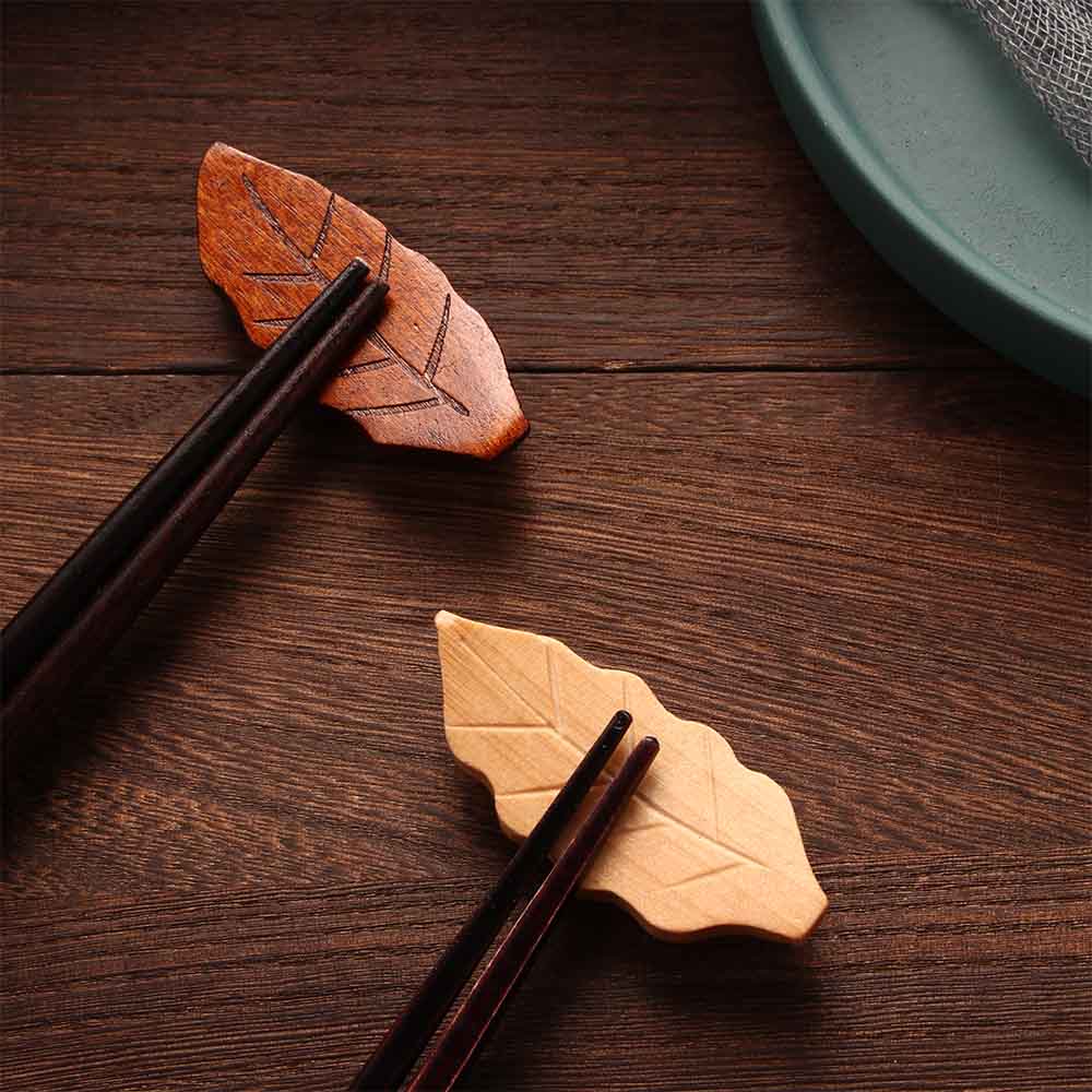 Đế gỗ gác đũa hình chiếc lá phong cách Nhật Bản độc đáo