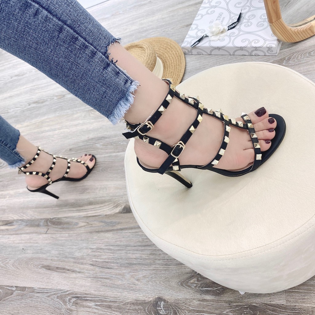 Sandal valentino gót nhọn