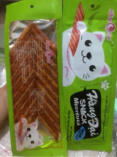 Snack mèo yêu cá