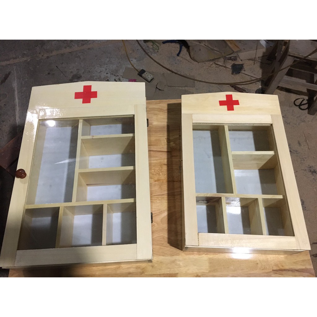 Tủ thuốc gia đình SEADECOR treo tường đa năng 3 tầng gỗ tự nhiên cao cấp chắc, bền, đẹp.