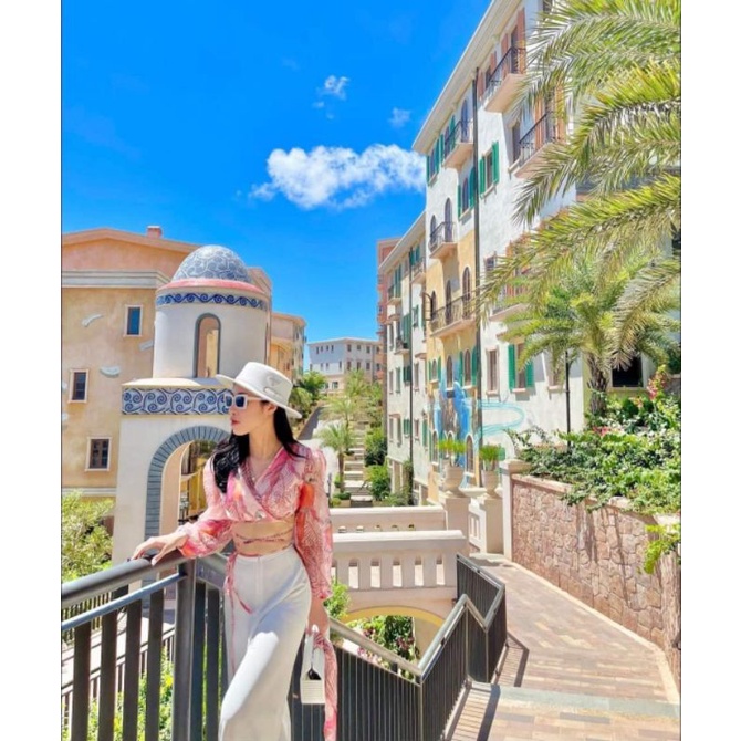 Mũ dạ mũ cói vành nhỏ đai da tag PRAD A siêu sang chảnh