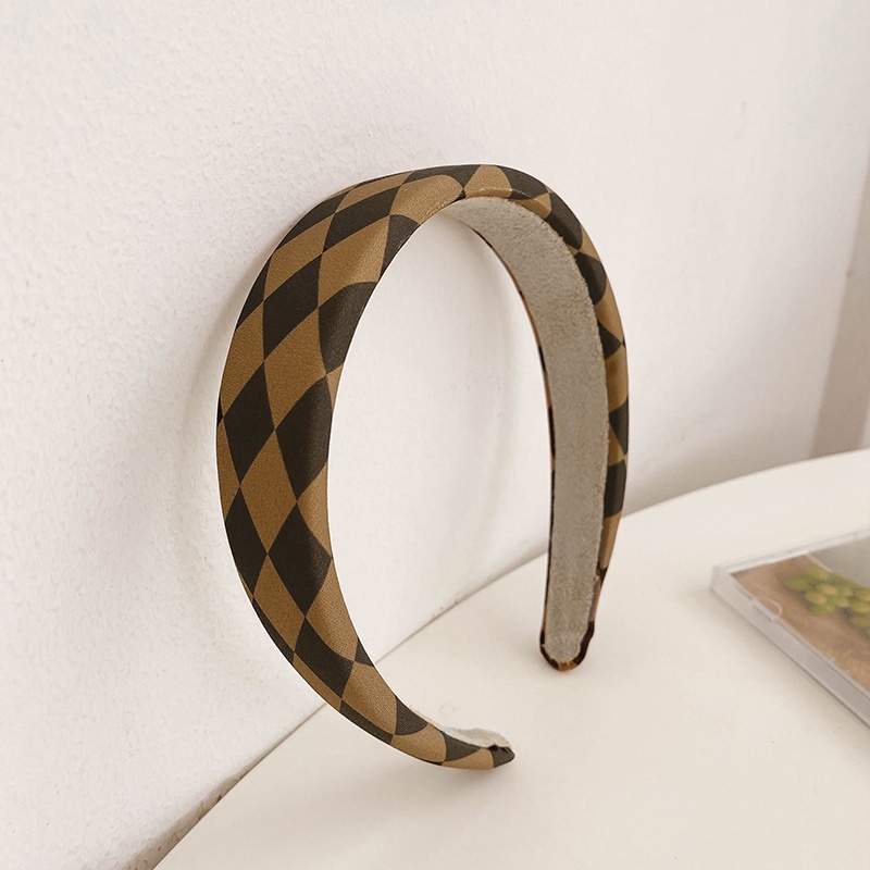 Cài tóc họa tiết kẻ ô thích hợp cho nữ