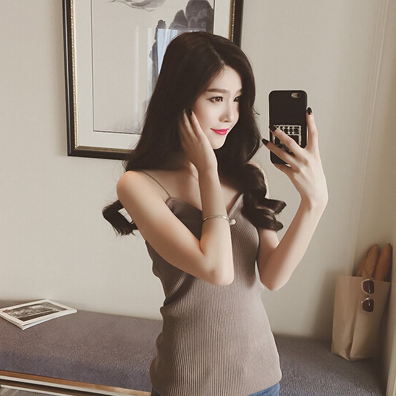 Áo hai dây nữ tính phong cách thời trang | BigBuy360 - bigbuy360.vn