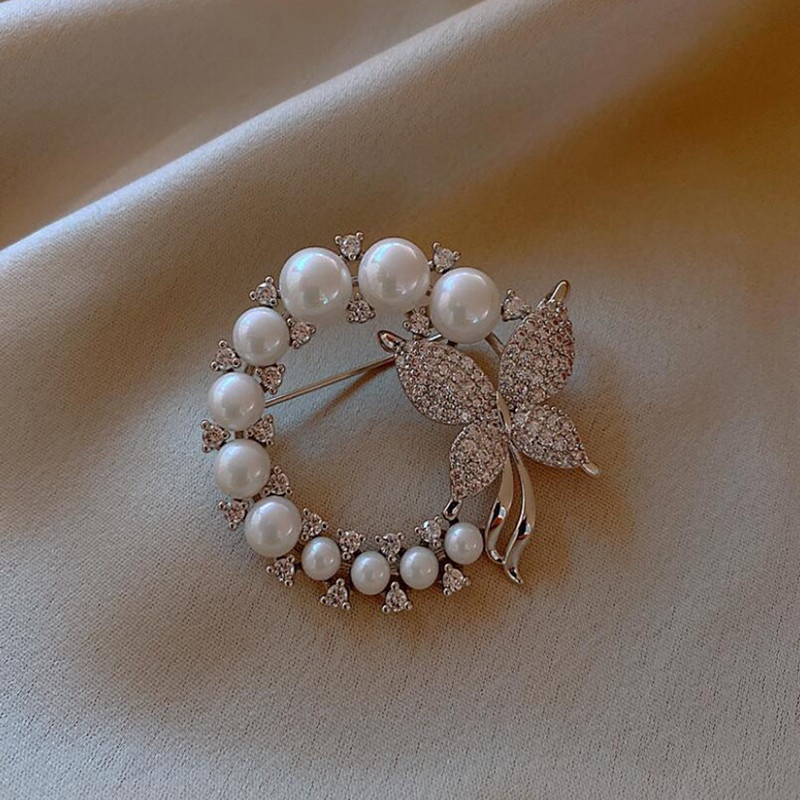 Trâm Cài Áo Hình Bướm Đính Ngọc Trai Và Đá Zircon Sang Trọng