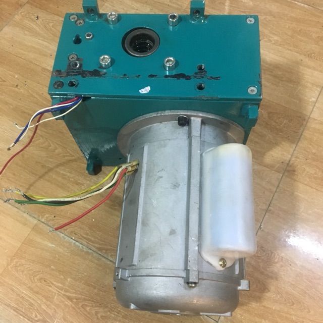 Motor giảm tốc cốt âm