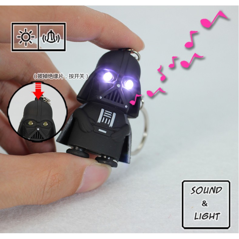 Móc khóa gắn hình nhân vật Darth Vader trong phim Star Wars có đèn LED sáng tạo