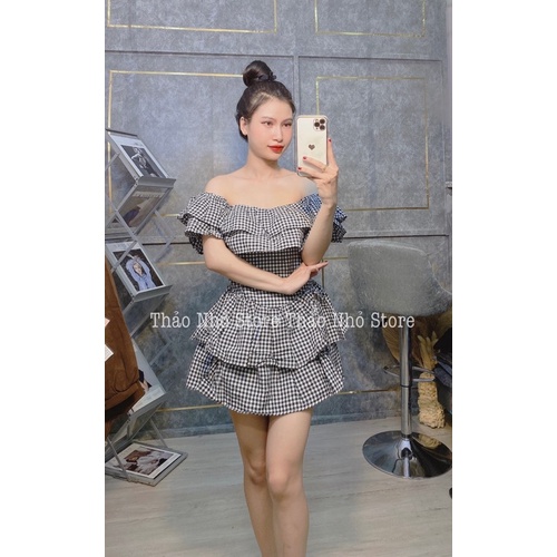 (sẵn )váy caro trễ vai form xoè siêu xinh (hình thật shop Thảo Nhỏ Store chụp phía sau )