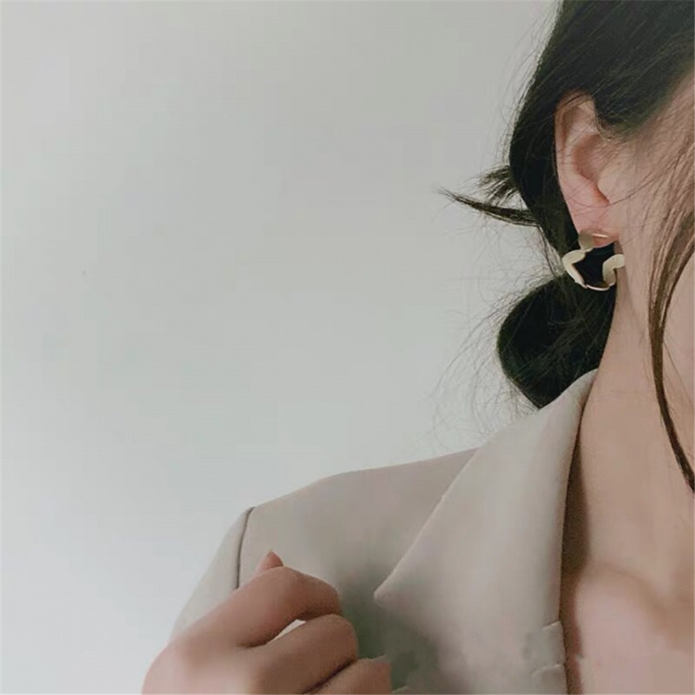 Hoa Tai Kim Loại Hình Trái Tim Phong Cách Hoàng Gia