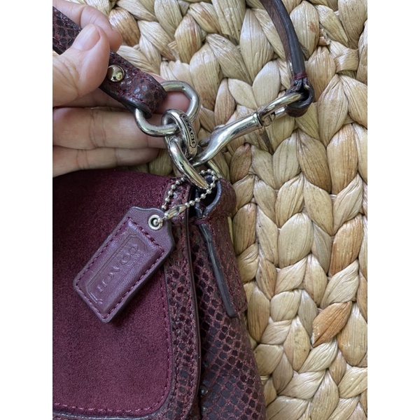 Túi da đeo chéo Coach