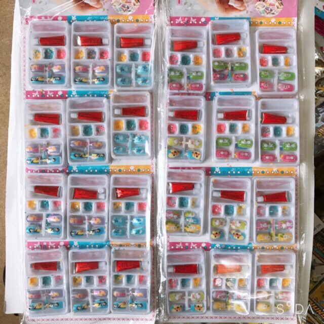 Bộ dụng cụ làm móng nhiều chi tiết cho bé (12 bộ)