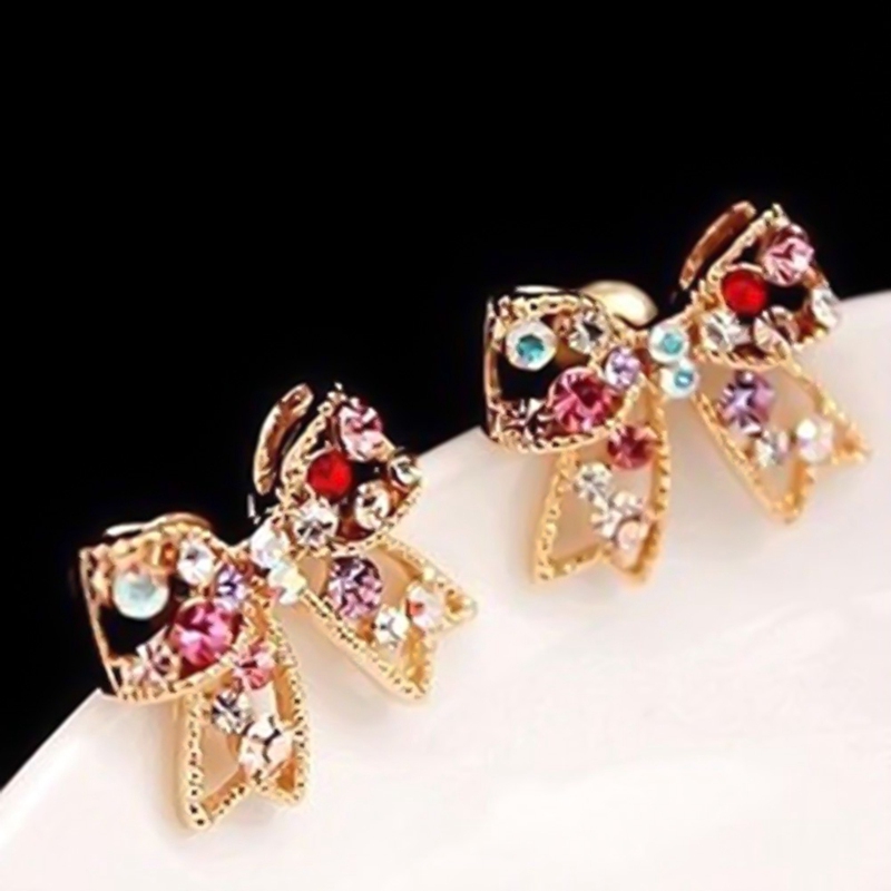 Cặp khuyên tai đính kim cương giả lấp lánh cho nữ