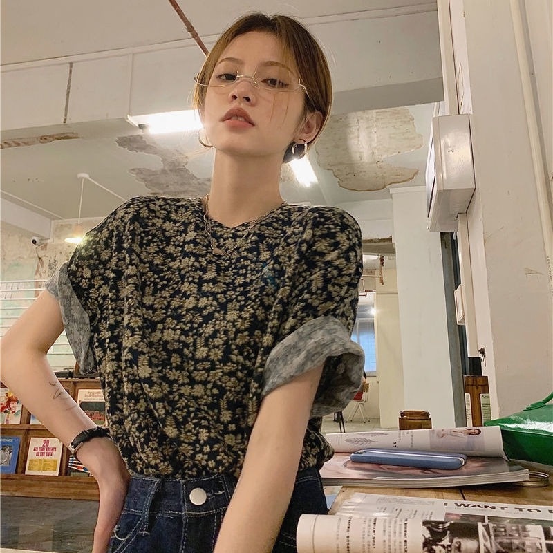 Áo Thun Ngắn Tay Cổ Tròn In Họa Tiết Hoa Phong Cách Retro Hong Kong Cho Nữ