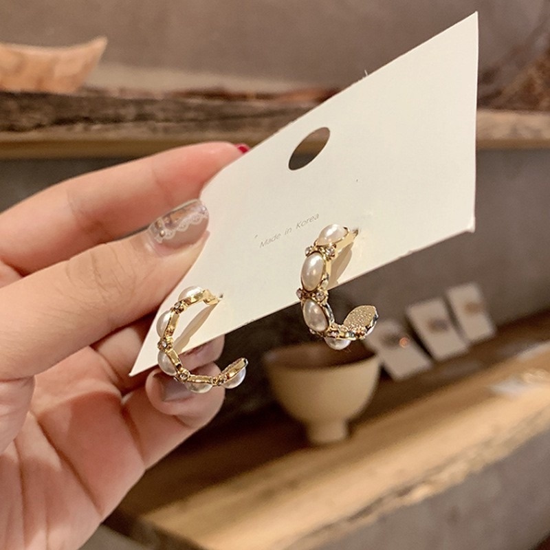 Đôi Khuyên Tai Hình Bán Nguyệt Đính Đá Và Ngọc Trai Giả Thời Trang Cho Nữ