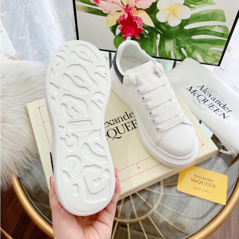 Giày thể thao nam nữ trắng  MC Queen gót nhung dây lụa - Giày MCQ trắng độn đế nam nữ Full Box