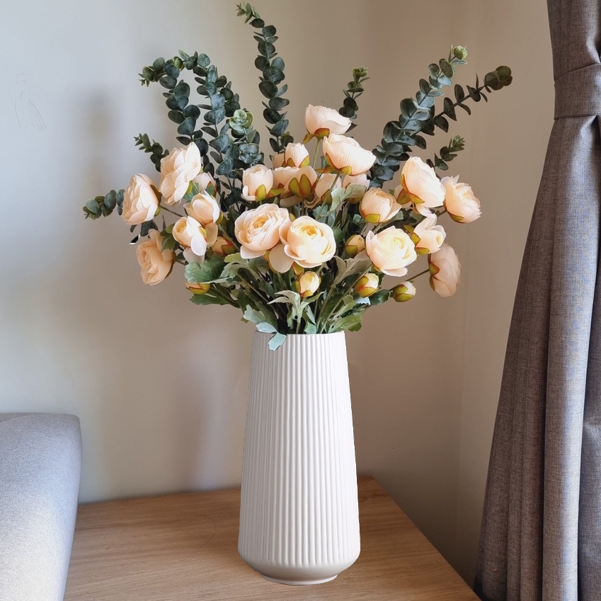 Bình hoa lớn gôm sứ cắm hoa trang trí phòng khách.