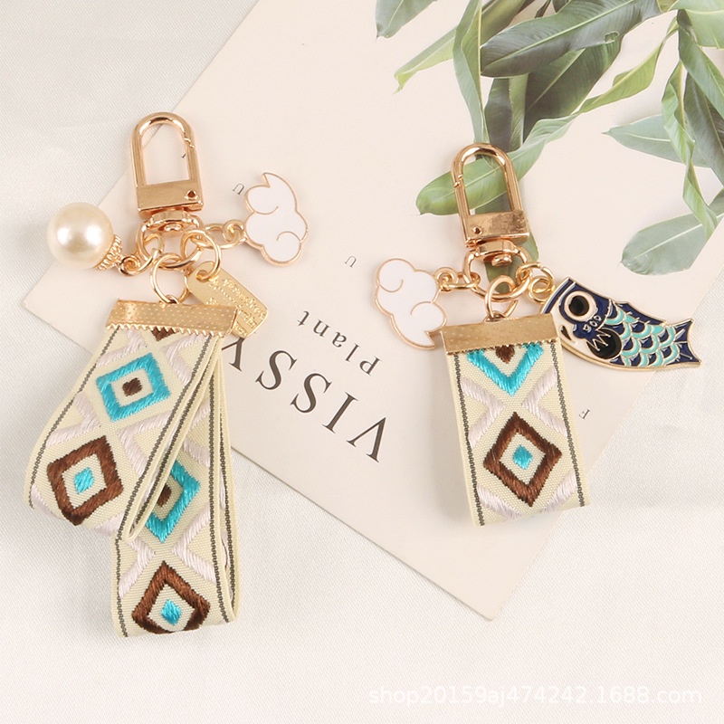 Móc khóa hình đám mây đính ngọc trai giả mới