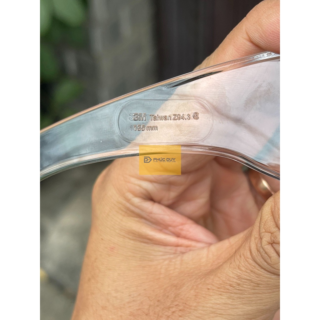 Kính bảo hộ 3M Tour-Guard V chống bụi, chống tia UV, chống đọng sương, đeo được cùng kính cận