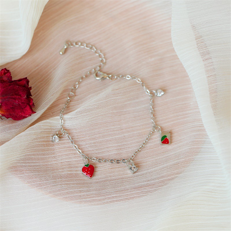 Vòng tay mặt dâu tây đính đá zircon thời trang Hàn Quốc xinh xắn cho nữ