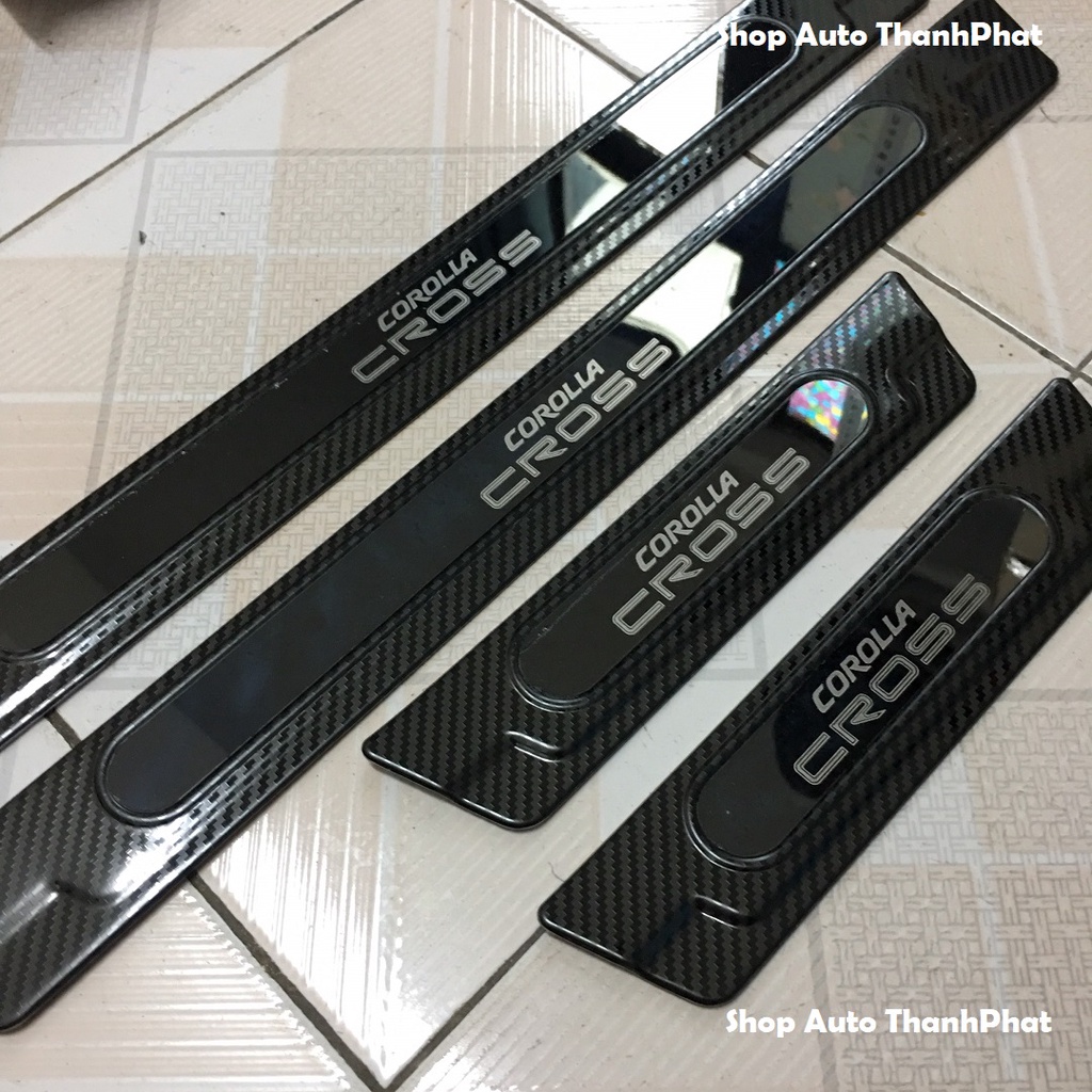 Ốp Bậc Cửa, Nẹp Bước Chân Toyota Cross 2020 2021 2022 2023 Mẫu Carbon Chất Lượng Loại 1