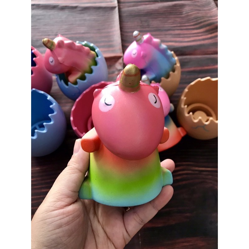 Đồ chơi Squishy trong vỏ nhựa