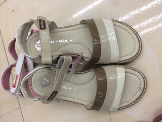 Sandal bé gái
