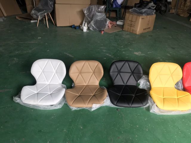 GHẾ TAM GIÁC ĐỦ MÀU