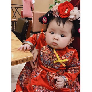 Váy gấm đỏ xinh