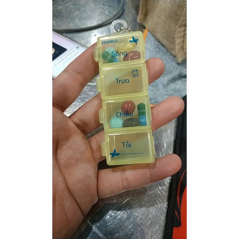 1 Hộp chia thuốc 4 ngăn trong ngày cho bé , gia đình - Sáng Trưa Chiều Tối